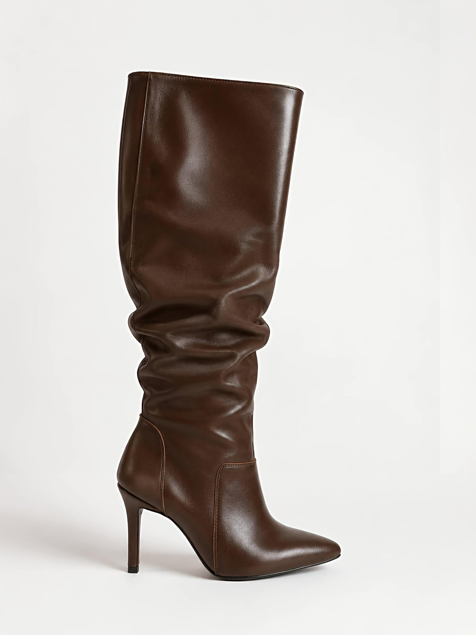 Bota larga chocolate con stiletto